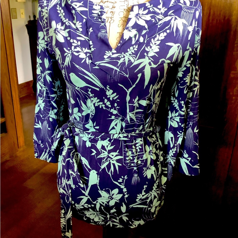 Tori Richard super soft fabric belted blouse.  sl